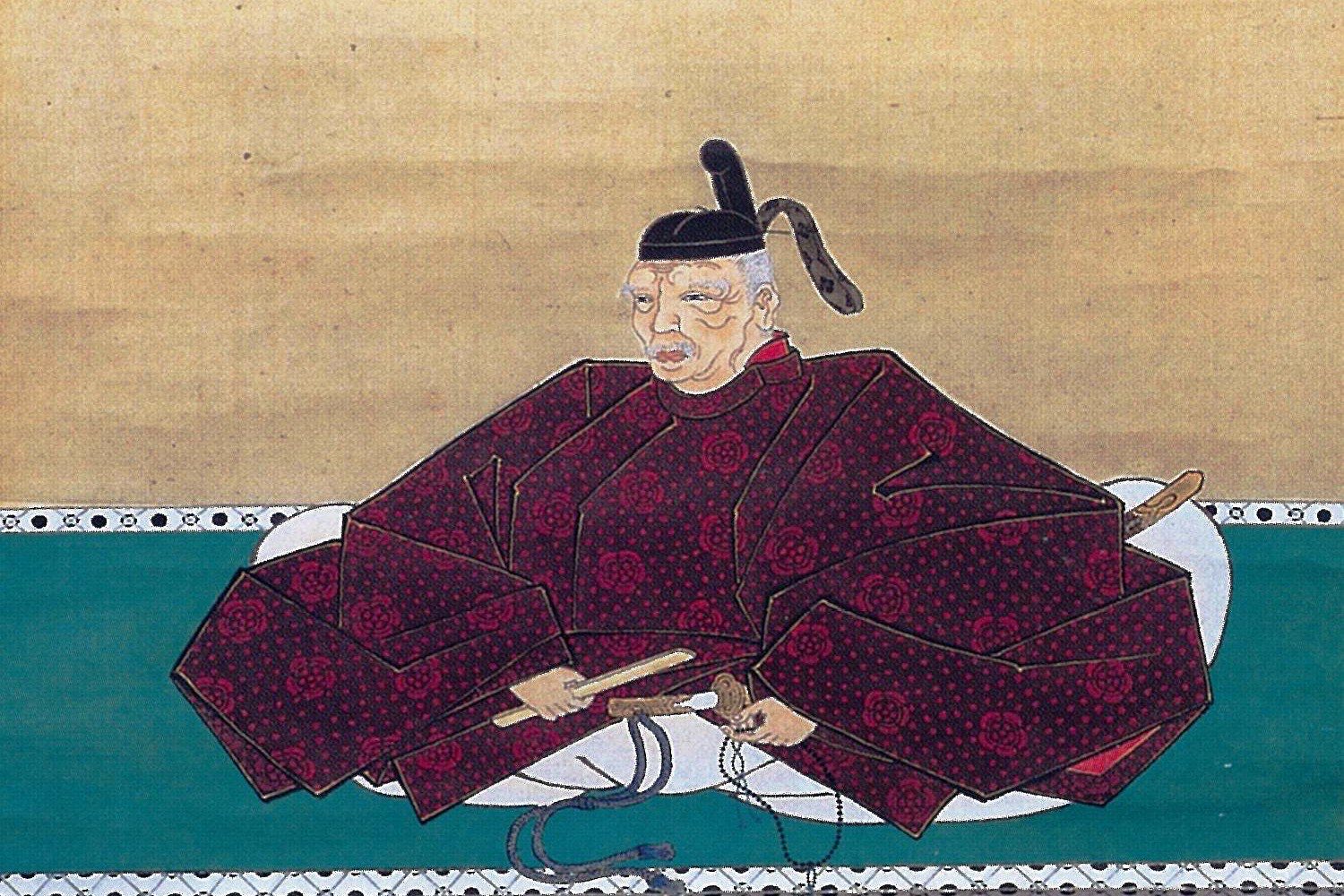 붉은 꽃무늬 예복을 입고 앉아 한 손에 홀, 다른 손에 염주를 든 노년의 혼다 마사노부 초상화. 19세기 화가 사사키 센류의 작으로 표기되며 퍼블릭 도메인
