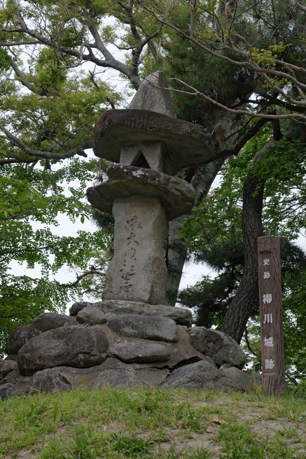 야나가와 성터의 현재 모습, 해자와 수목이 남아 있다